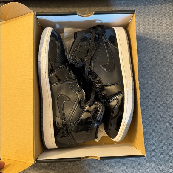 AIR JORDAN 1 MID SE size #11 - Picture 1 of 3